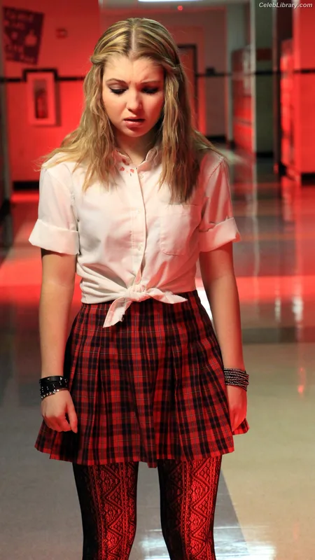 Sammi Hanratty photo 7 of 498