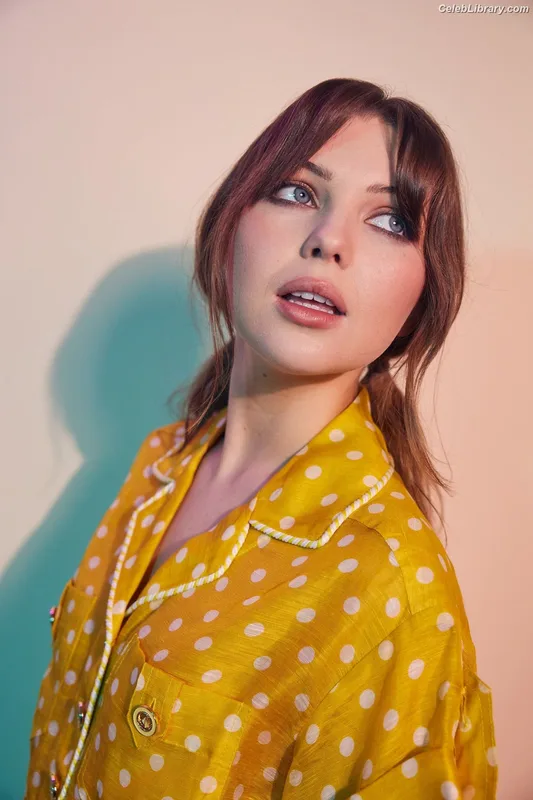 Sammi Hanratty photo 16 of 498