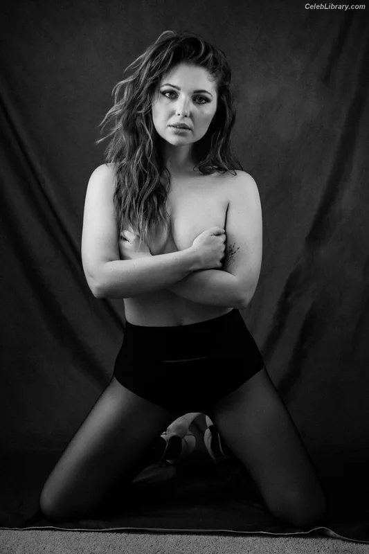 Sammi Hanratty photo 1 of 498