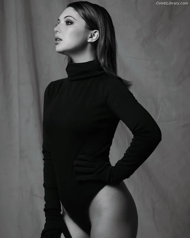 Sammi Hanratty photo 17 of 498