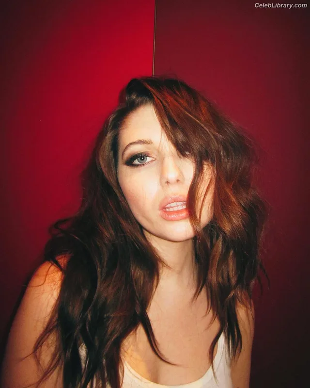 Sammi Hanratty photo 20 of 498
