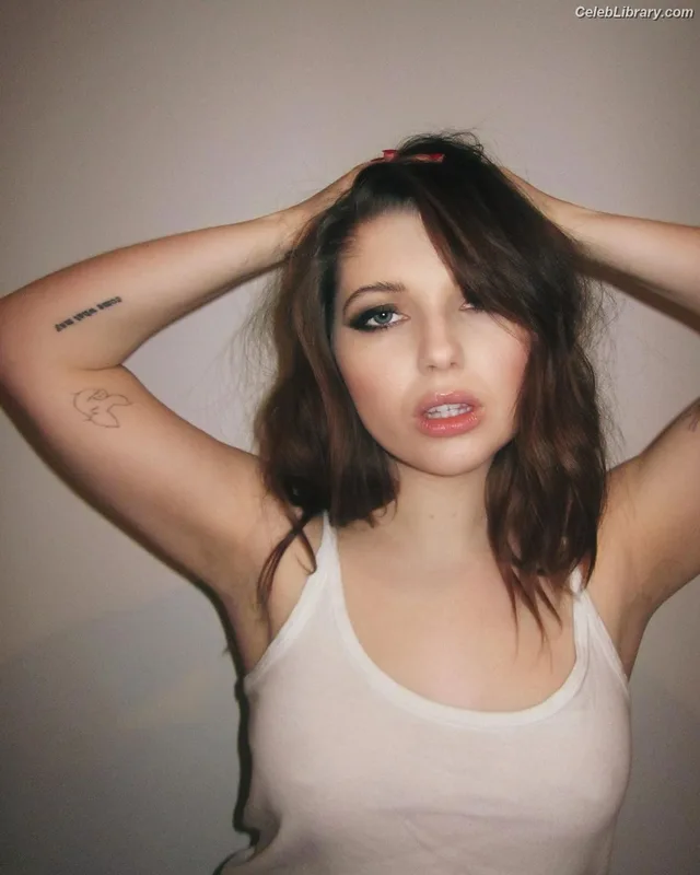 Sammi Hanratty photo 22 of 498