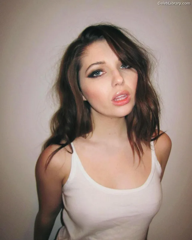 Sammi Hanratty photo 23 of 498
