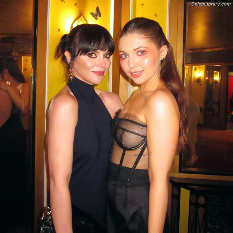 Sammi Hanratty photo 11 of 498