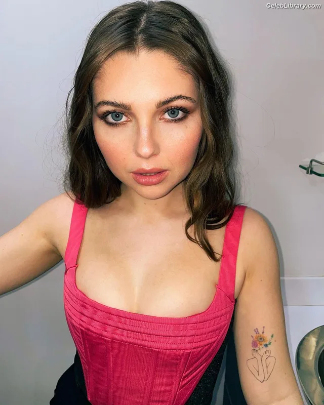 Sammi Hanratty photo 6 of 498