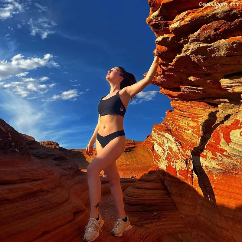 Sammi Hanratty photo 7 of 498