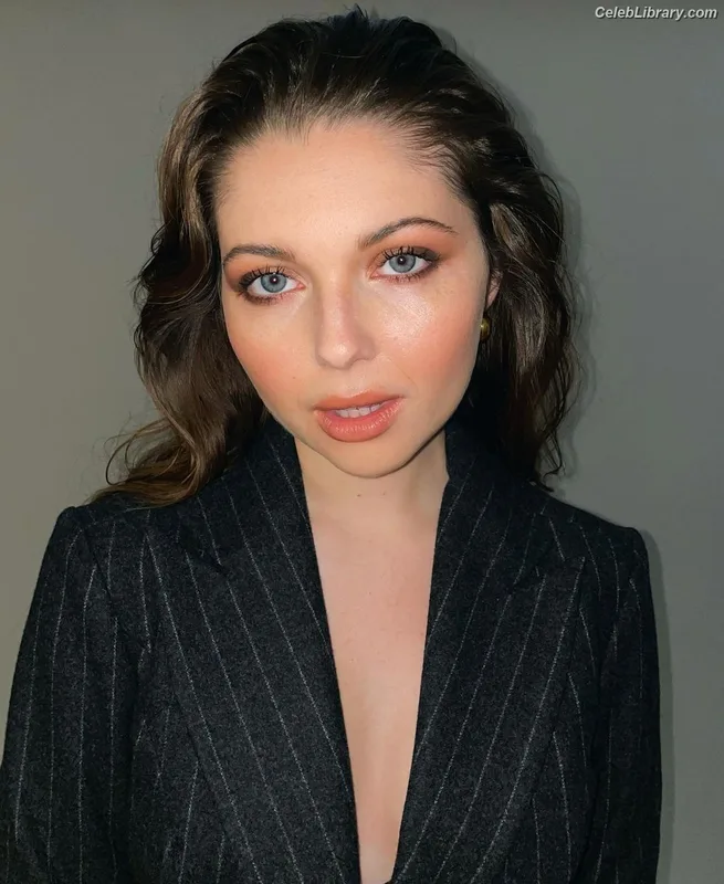 Sammi Hanratty photo 14 of 498