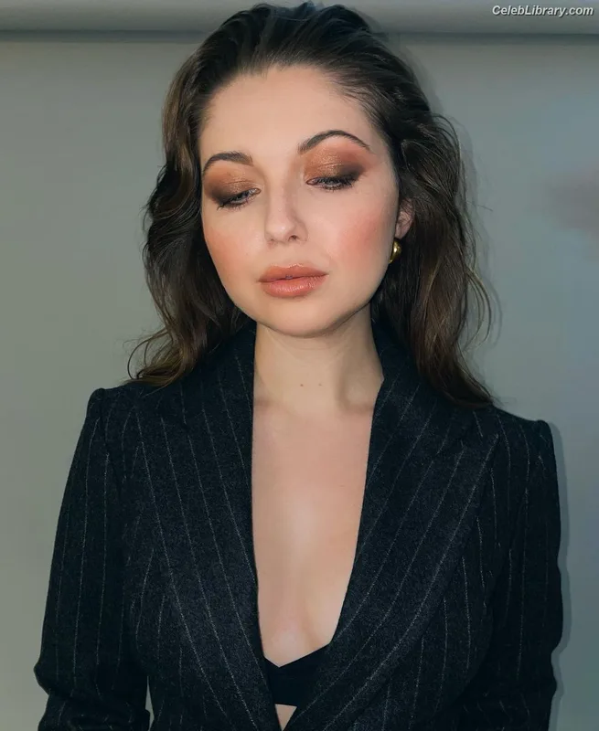 Sammi Hanratty photo 16 of 498