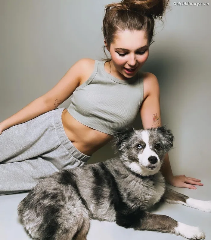 Sammi Hanratty photo 23 of 498
