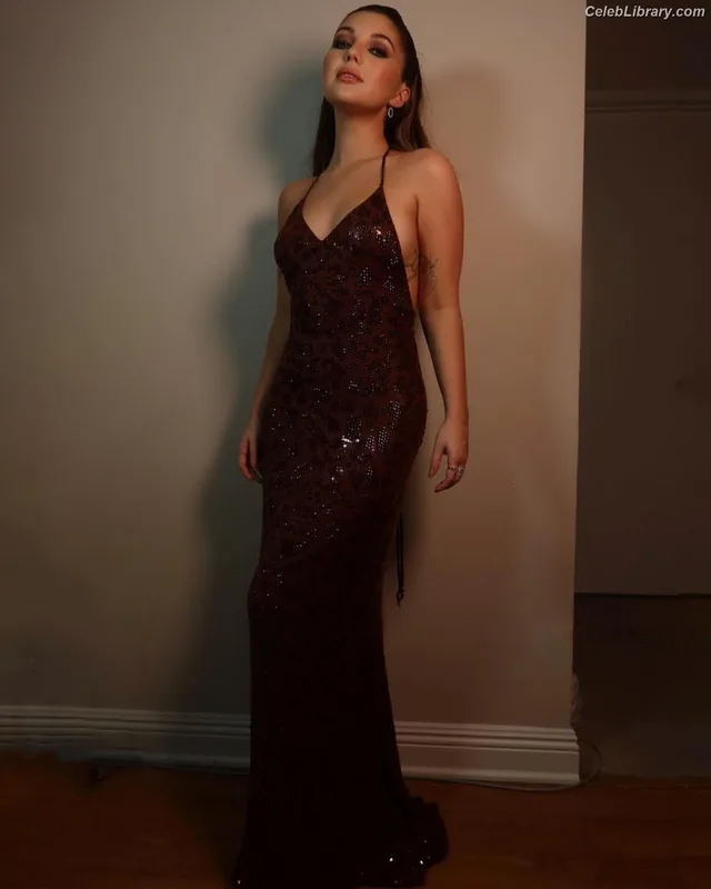 Sammi Hanratty photo 10 of 498