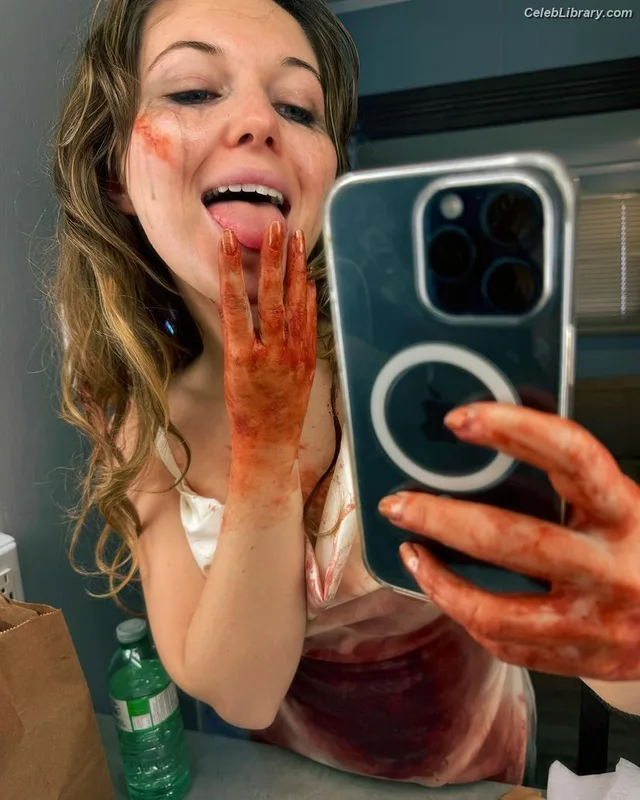 Sammi Hanratty photo 21 of 498