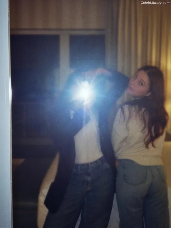 Sammi Hanratty photo 9 of 498