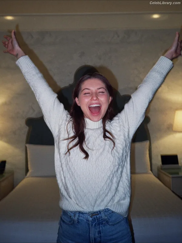 Sammi Hanratty photo 11 of 498