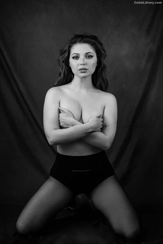 Sammi Hanratty photo 19 of 498