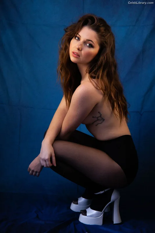 Sammi Hanratty photo 5 of 498
