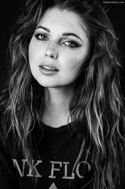 Sammi Hanratty photo 6 of 498