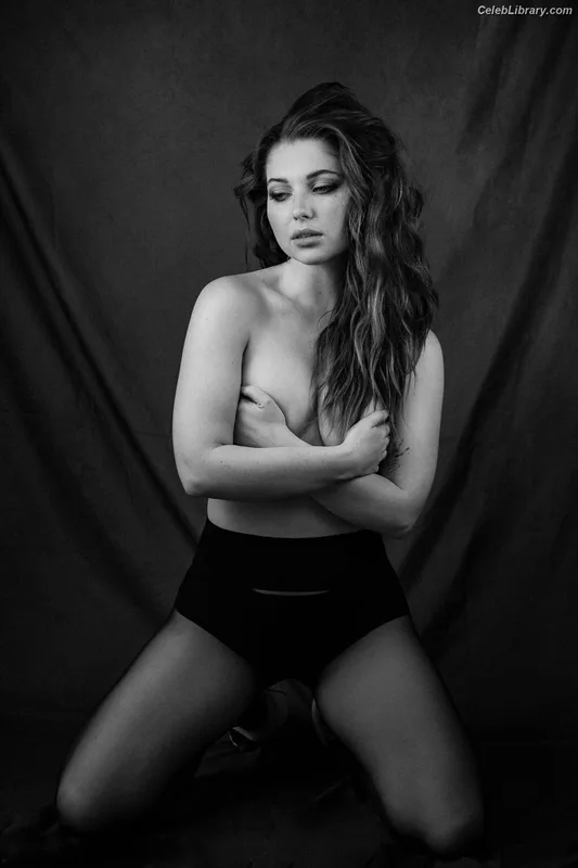 Sammi Hanratty photo 15 of 498