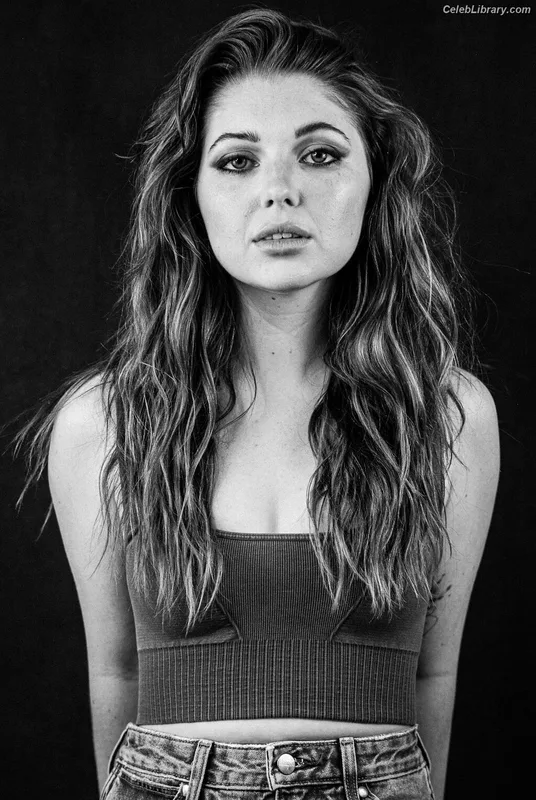 Sammi Hanratty photo 20 of 498