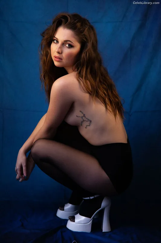 Sammi Hanratty photo 24 of 498