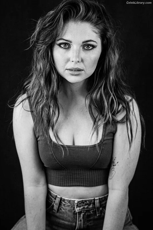 Sammi Hanratty photo 4 of 498
