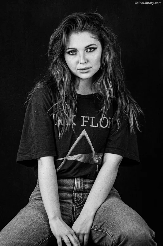 Sammi Hanratty photo 19 of 498