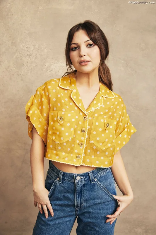Sammi Hanratty photo 3 of 498