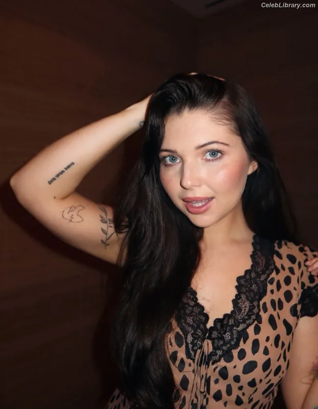 Sammi Hanratty photo 15 of 498