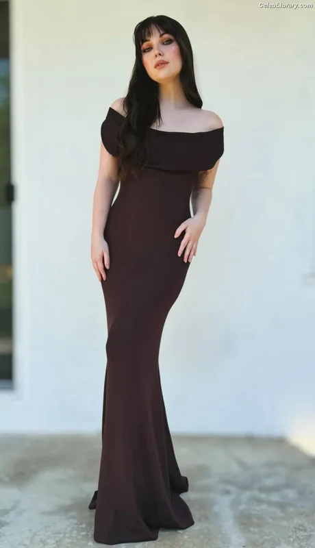 Sammi Hanratty photo 17 of 498
