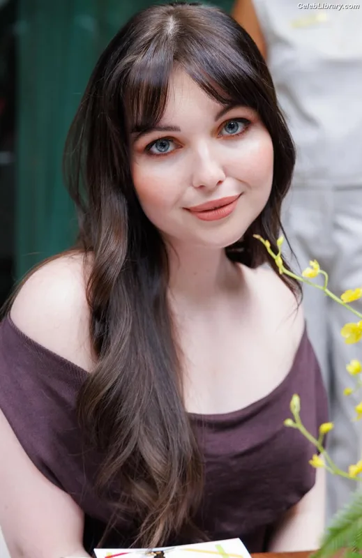 Sammi Hanratty photo 18 of 498