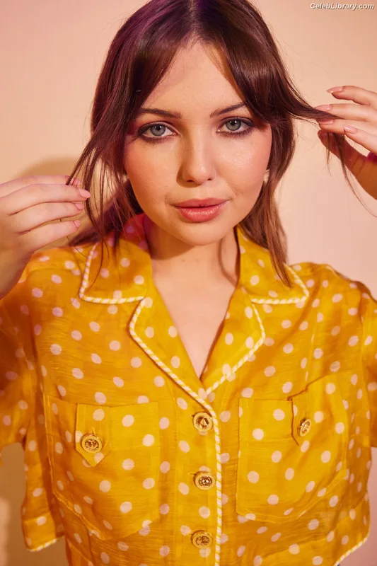 Sammi Hanratty photo 19 of 498
