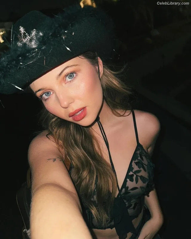 Sammi Hanratty photo 20 of 498