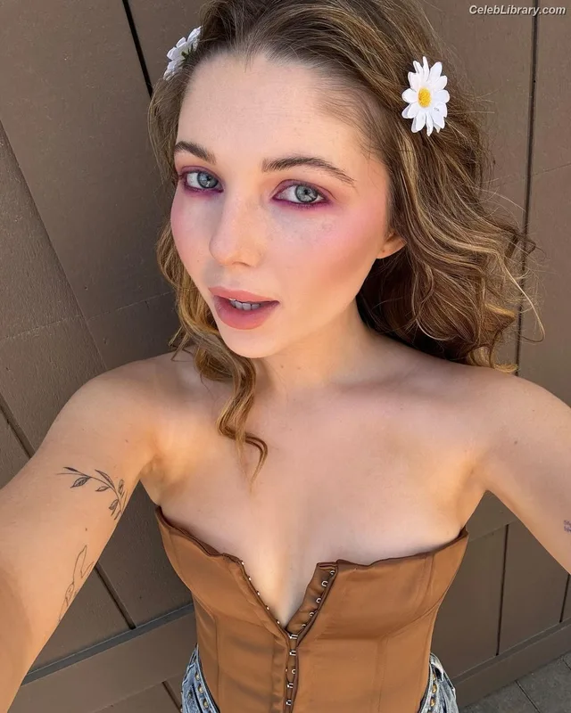 Sammi Hanratty photo 22 of 498