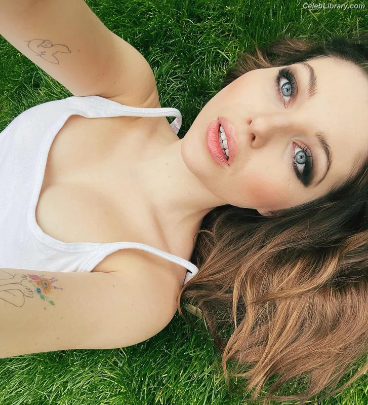 Sammi Hanratty photo 11 of 498