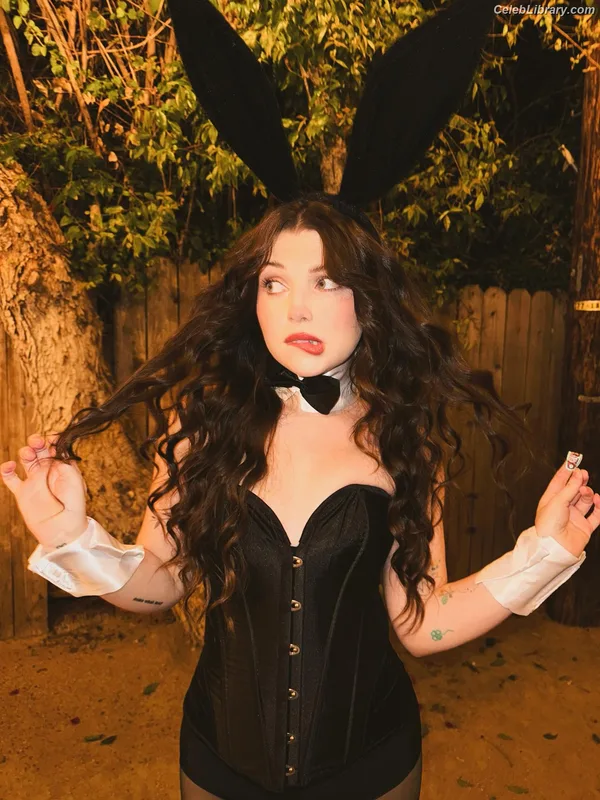 Sammi Hanratty photo 14 of 498