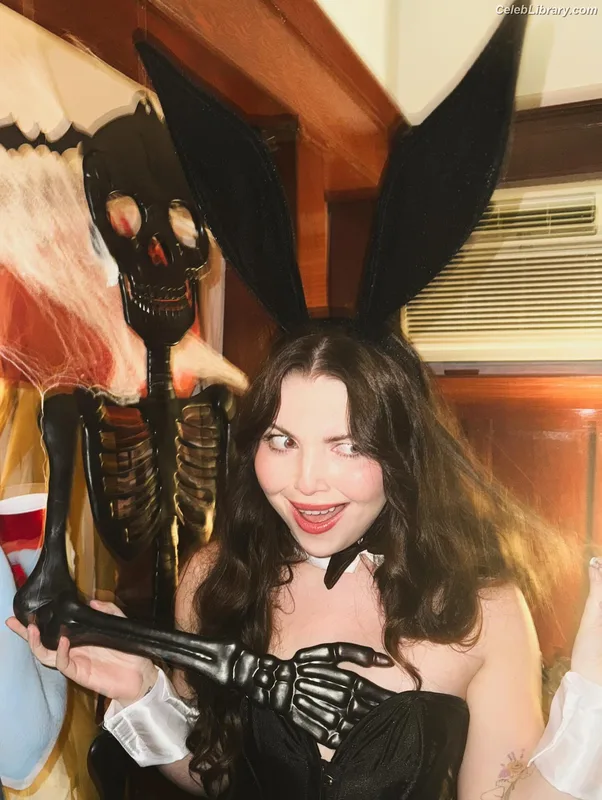 Sammi Hanratty photo 16 of 498