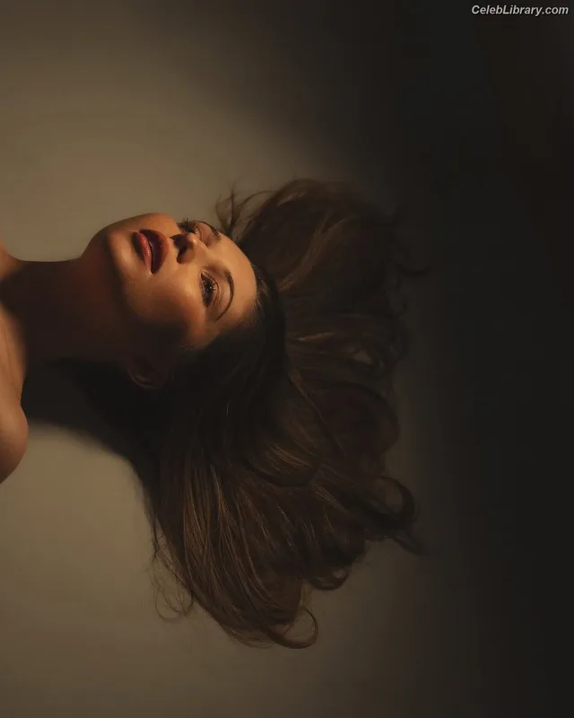 Sammi Hanratty photo 14 of 498