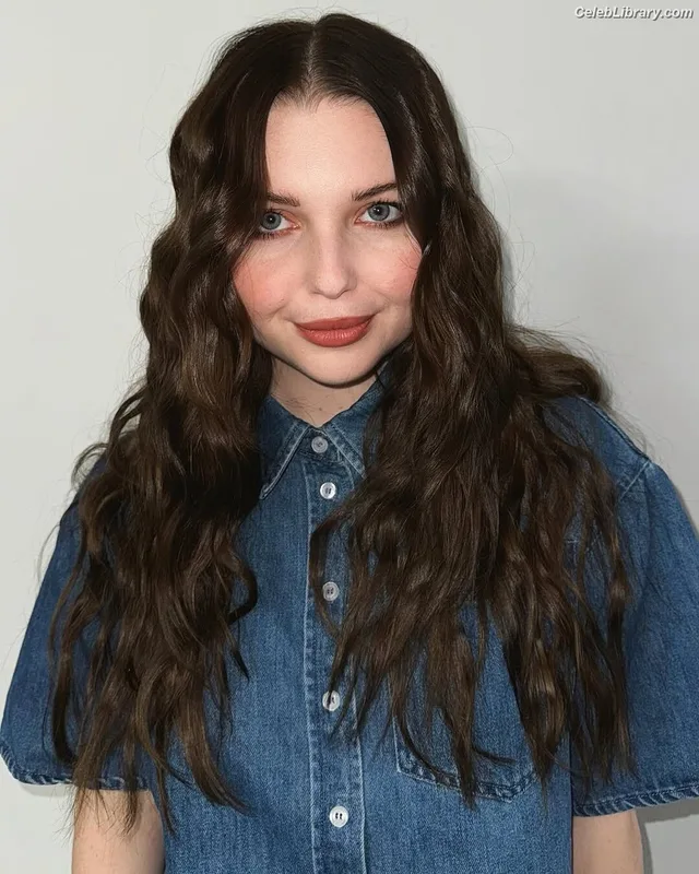 Sammi Hanratty photo 22 of 498