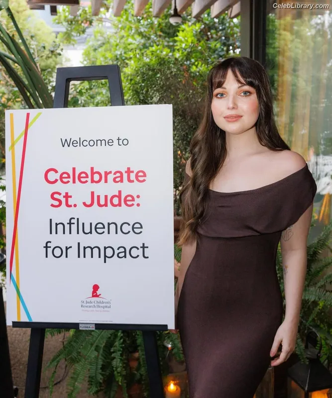 Sammi Hanratty photo 10 of 498