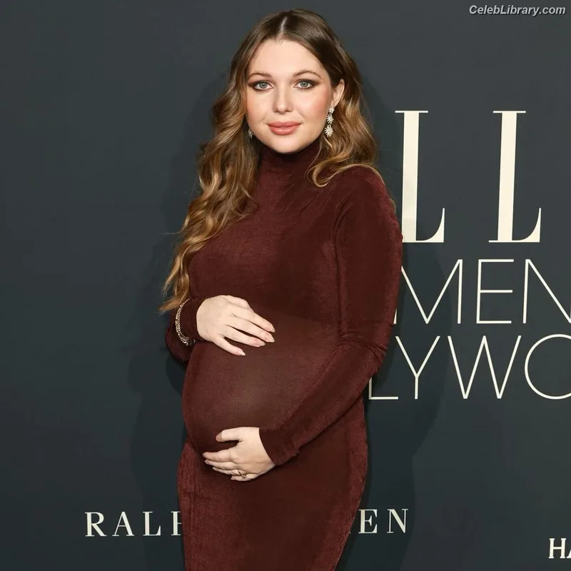 Sammi Hanratty photo 17 of 498