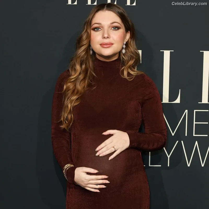 Sammi Hanratty photo 19 of 498