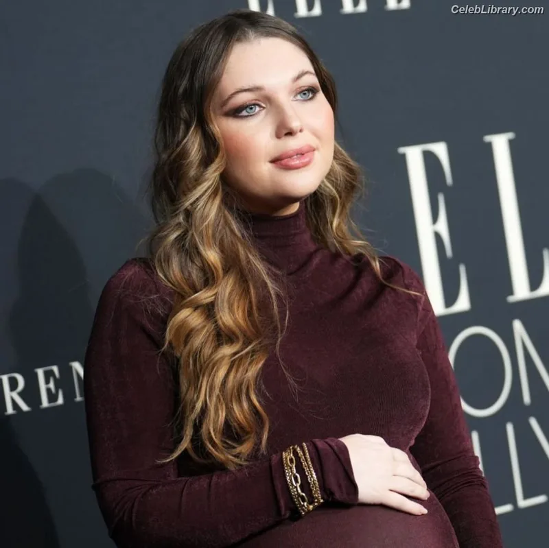Sammi Hanratty photo 21 of 498