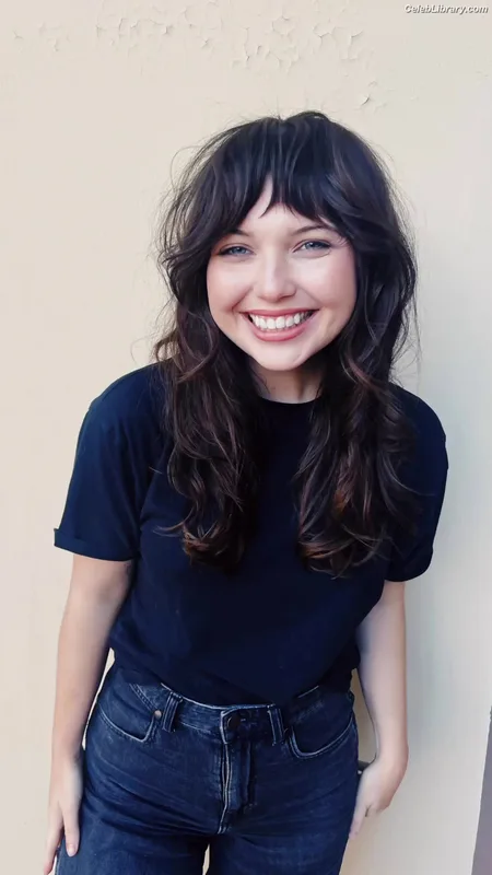 Sammi Hanratty photo 3 of 498