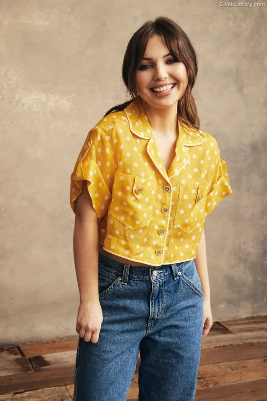 Sammi Hanratty photo 10 of 498