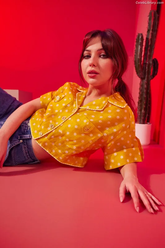 Sammi Hanratty photo 11 of 498