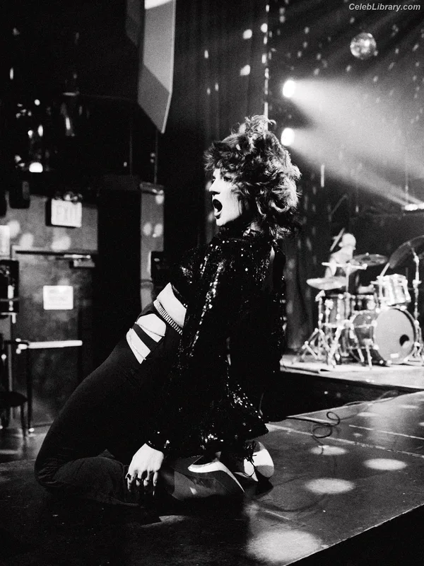 Sammy Rae photo 2 of 96