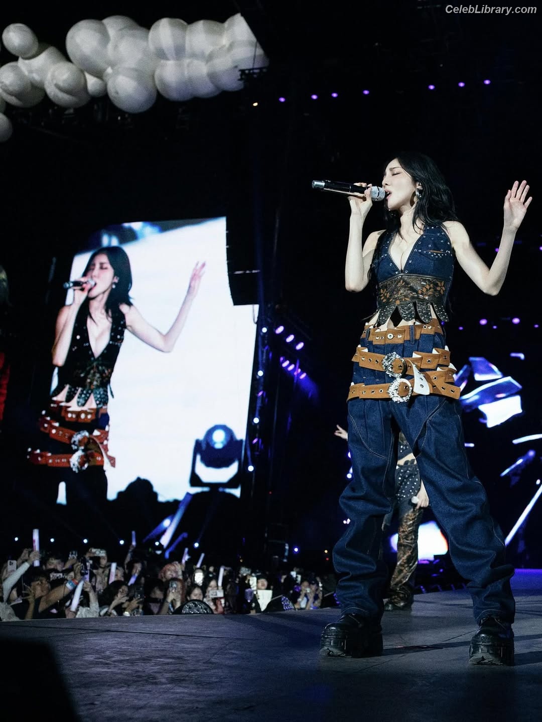 Sandara Park (2NE1) photo 17 of 40