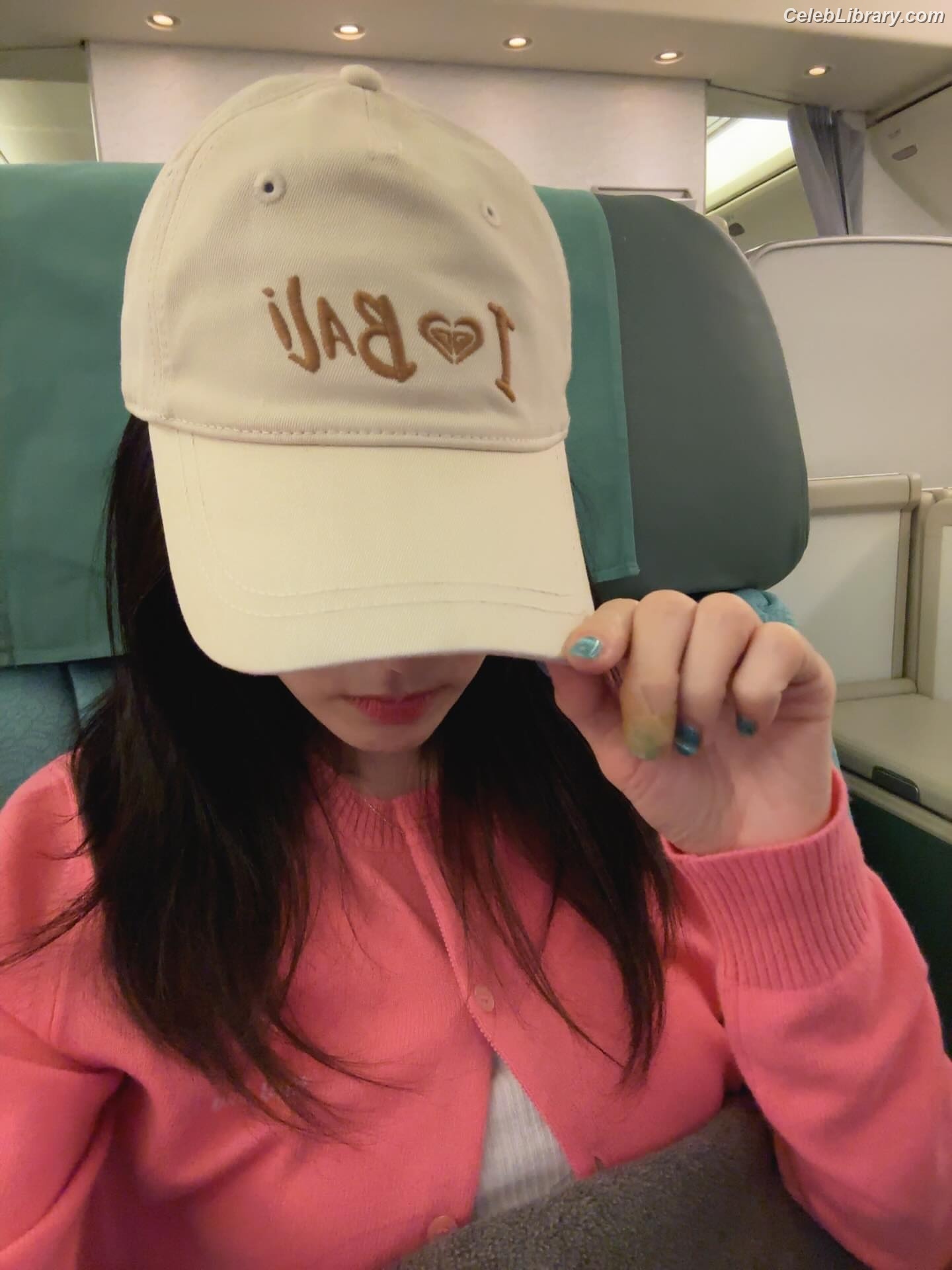 Sandara Park (2NE1) photo 21 of 40