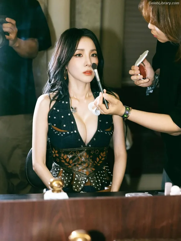 Sandara Park (2NE1) photo 9 of 40