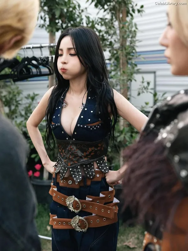 Sandara Park (2NE1) photo 13 of 40
