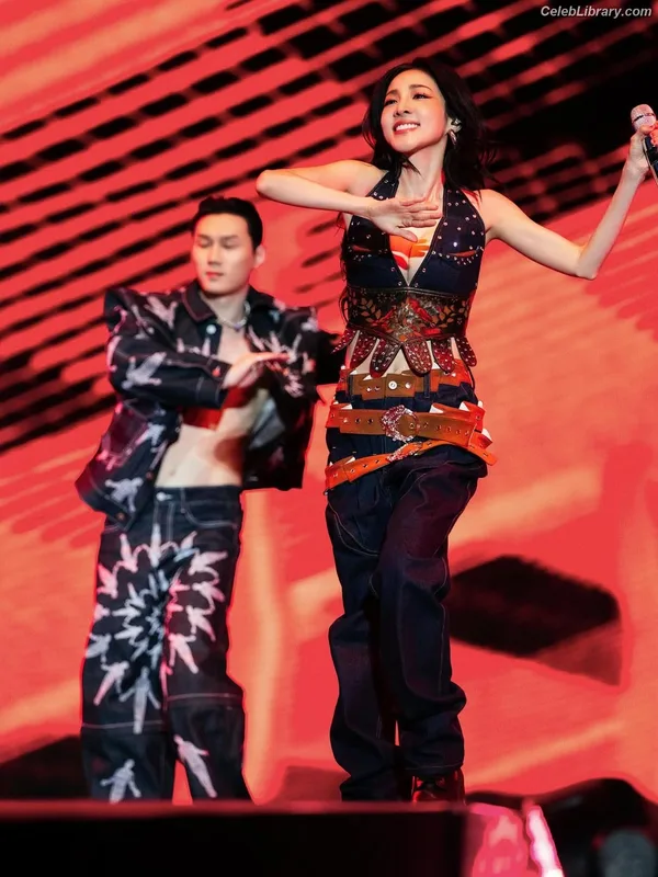 Sandara Park (2NE1) photo 15 of 40